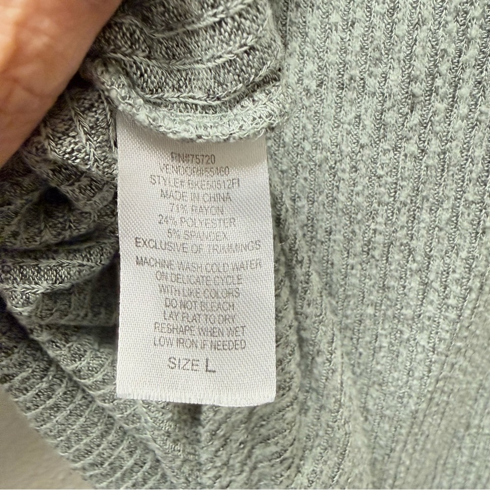 BKE Gray Ribbed V Neck Top L Long Sleeve Soft Casual Layering Tee - Picture 5 of 6